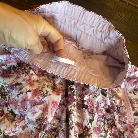 Lululemon Athletica Tracker Shorts in Blossom Spritz. Size 4. EUC. - Picture 9 of 11